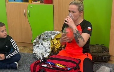 Zajęcia z panią ratownik w klasie 1a 6