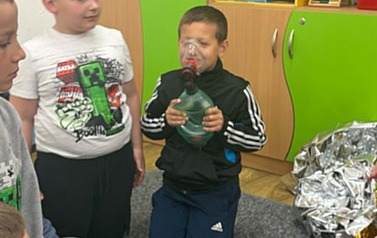 Zajęcia z panią ratownik w klasie 1a 13