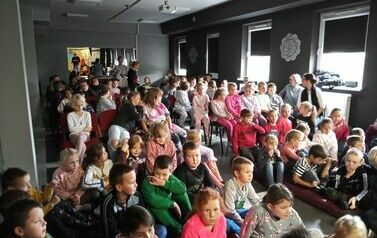 Teatrzyk pt: &bdquo; Złośliwości jej kr&oacute;lewskiej mości&rdquo;. 9