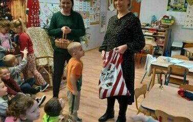 Magiczny przedświąteczny czas&hellip;czyli klasa 2a z wizytą w Przedszkolu Samorządowym 4