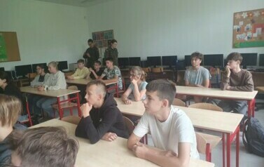 Edukacja z wojskiem w Szkole Podstawowej im.Rodziny Szreiber w &nbsp;Mikołajkach Pomorskich. 3