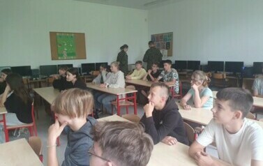 Edukacja z wojskiem w Szkole Podstawowej im.Rodziny Szreiber w &nbsp;Mikołajkach Pomorskich. 5