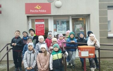 Wyjście klas I na pocztę. 1