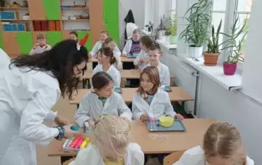 Nauka przez zabawę - Warsztaty dla młodych chemik&oacute;w 2