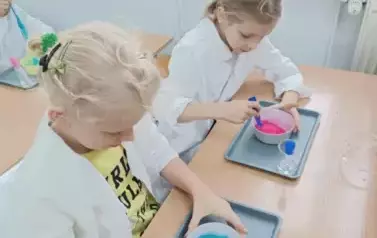 Nauka przez zabawę - Warsztaty dla młodych chemik&oacute;w 12