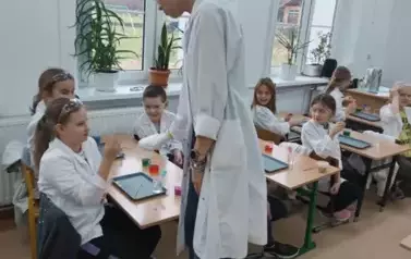 Nauka przez zabawę - Warsztaty dla młodych chemik&oacute;w 14
