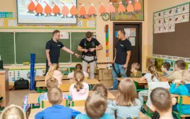 Odwiedziny Technik&oacute;w z EKO-WIATR BIS w naszej szkole! 34
