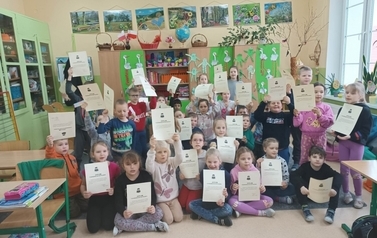Pasowanie pierwszoklasist&oacute;w na czytelnik&oacute;w biblioteki szkolnej 6