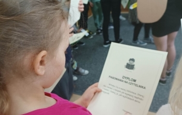 Pasowanie pierwszoklasist&oacute;w na czytelnik&oacute;w biblioteki szkolnej 9