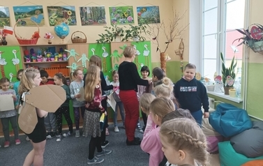 Pasowanie pierwszoklasist&oacute;w na czytelnik&oacute;w biblioteki szkolnej 10