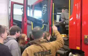 Wycieczka uczni&oacute;w klas 7 i 8 do Ochotniczej Straży Pożarnej w Prabutach 8