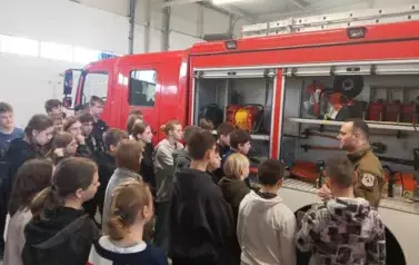 Wycieczka uczni&oacute;w klas 7 i 8 do Ochotniczej Straży Pożarnej w Prabutach 9