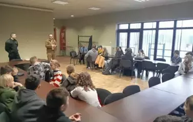Wycieczka uczni&oacute;w klas 7 i 8 do Ochotniczej Straży Pożarnej w Prabutach 11