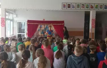 Przedstawienie Profilaktyczne ,, Teatr kurtyna&rdquo;  2