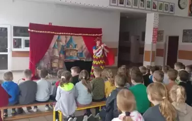 Przedstawienie Profilaktyczne ,, Teatr kurtyna&rdquo;  5