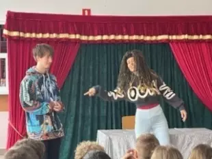 Przedstawienie Profilaktyczne ,, Teatr kurtyna&rdquo;  6