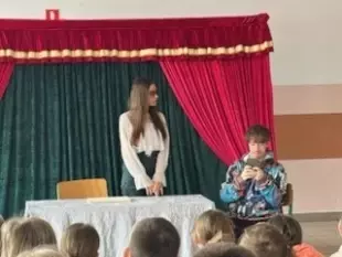 Przedstawienie Profilaktyczne ,, Teatr kurtyna&rdquo;  7