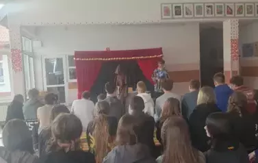 Przedstawienie Profilaktyczne ,, Teatr kurtyna&rdquo;  8