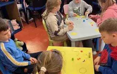Warsztaty wielkanocne z klasami I-III w Gminnym Centrum Kulturalno-Bibliotecznym w Mikołajkach Pomorskich. 9