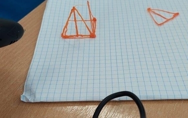 Lekcja matematyki z wykorzystaniem długopis&oacute;w 3D 7