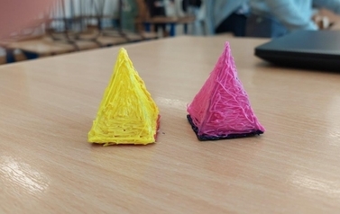 Lekcja matematyki z wykorzystaniem długopis&oacute;w 3D 8