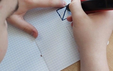 Lekcja matematyki z wykorzystaniem długopis&oacute;w 3D 10