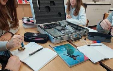 Doświadczenia dotyczące właściwości magnetycznych ciał. 6