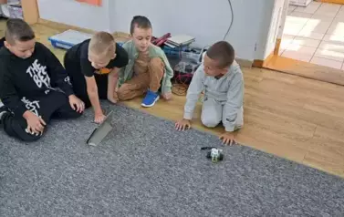 &bdquo;M&oacute;j-robot&rdquo; &ndash; zajęcia z robotyki i programowania w klasie 1a  7