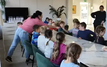 Spotkanie klas pierwszych z Kołem Łowieckim &bdquo;Cyranka&rdquo;, Kołem Łowieckim &bdquo;Bażant&rdquo; oraz sokolnikami 2
