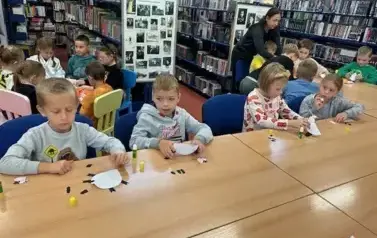 Pierwszaki świętują Dzień Zwierząt w bibliotece 5