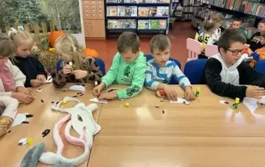 Pierwszaki świętują Dzień Zwierząt w bibliotece 9