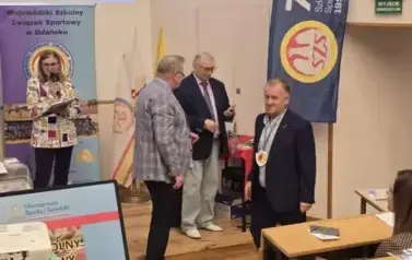 Wielkie wyr&oacute;żnienie dla naszej szkoły i nauczycieli wf 13