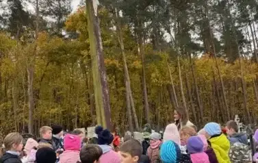 &bdquo;Szkoła pamięta&rdquo; &ndash; klasy drugie na cmentarzu 2