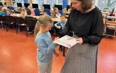 Ślubowanie klas pierwszych na czytelnika 1