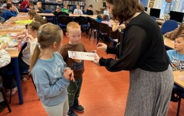 Ślubowanie klas pierwszych na czytelnika 2