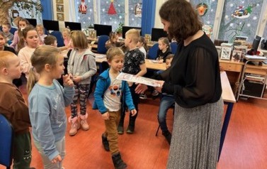 Ślubowanie klas pierwszych na czytelnika 8
