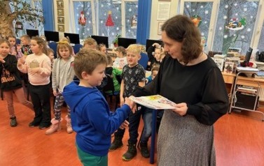 Ślubowanie klas pierwszych na czytelnika 15