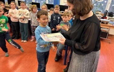Ślubowanie klas pierwszych na czytelnika 25