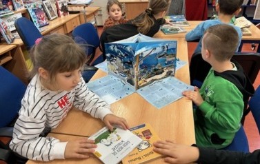Ślubowanie klas pierwszych na czytelnika 51