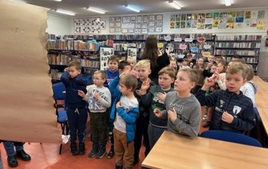 Ślubowanie klas pierwszych na czytelnika 53