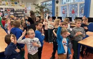 Ślubowanie klas pierwszych na czytelnika 55