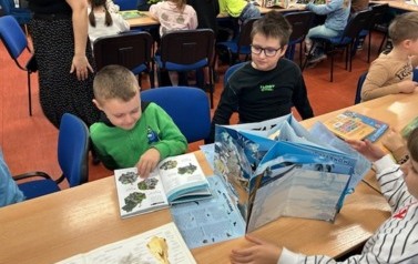Ślubowanie klas pierwszych na czytelnika 59
