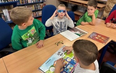 Ślubowanie klas pierwszych na czytelnika 64