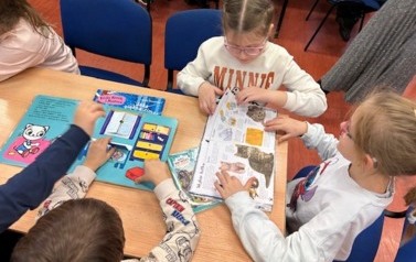 Ślubowanie klas pierwszych na czytelnika 68