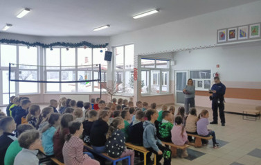 Spotkanie profilaktyczne &bdquo;Bezpieczne ferie&rdquo; dla klas I&ndash;VIII 4