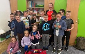 Zajęcia z panią ratownik w klasie 1a 2