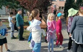 Zabawa w terenie klas II 9