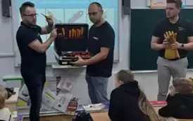 Odwiedziny Technik&oacute;w z EKO-WIATR BIS w naszej szkole! 16