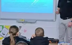Odwiedziny Technik&oacute;w z EKO-WIATR BIS w naszej szkole! 18