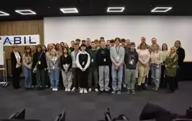 Wycieczka uczni&oacute;w do firmy Jabil 3